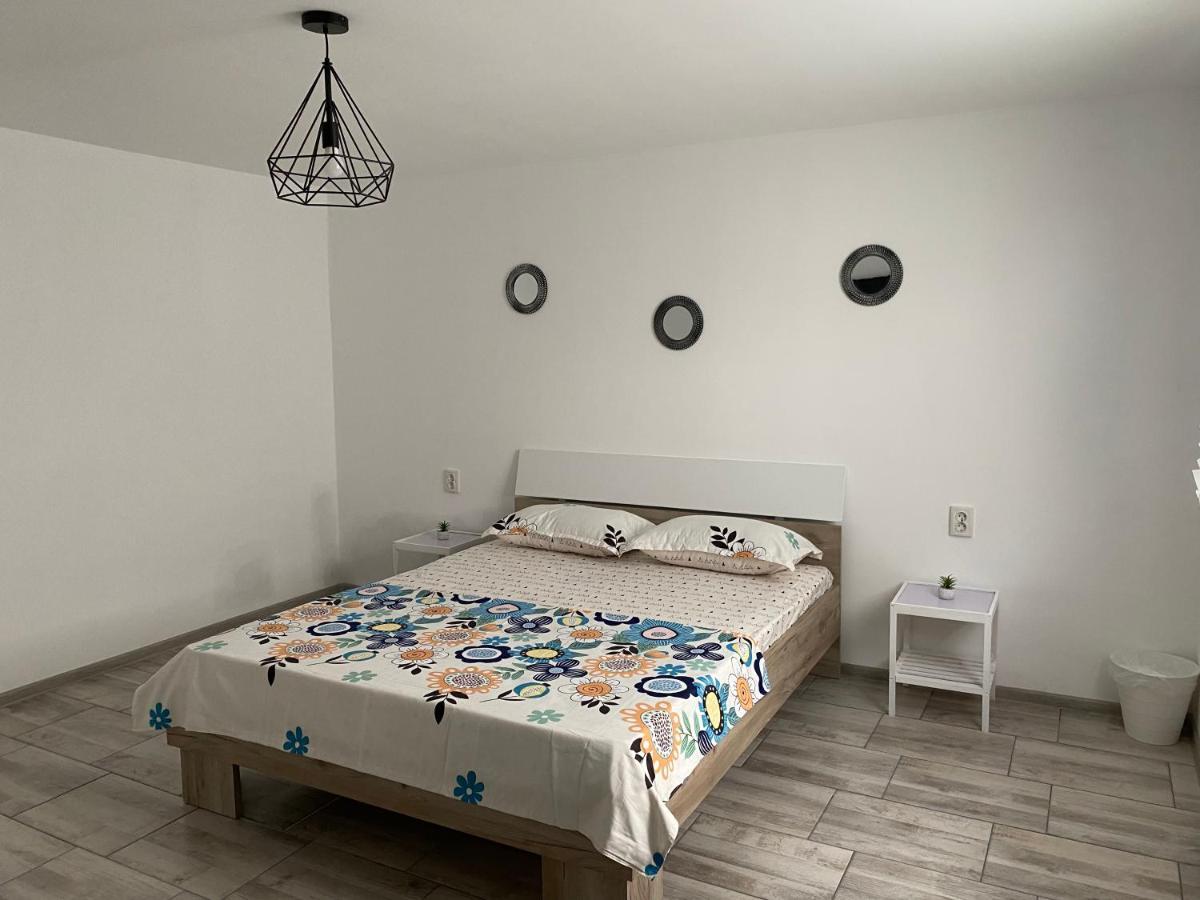 Camere De Inchiriat David Casa David Corbu Buitenkant foto